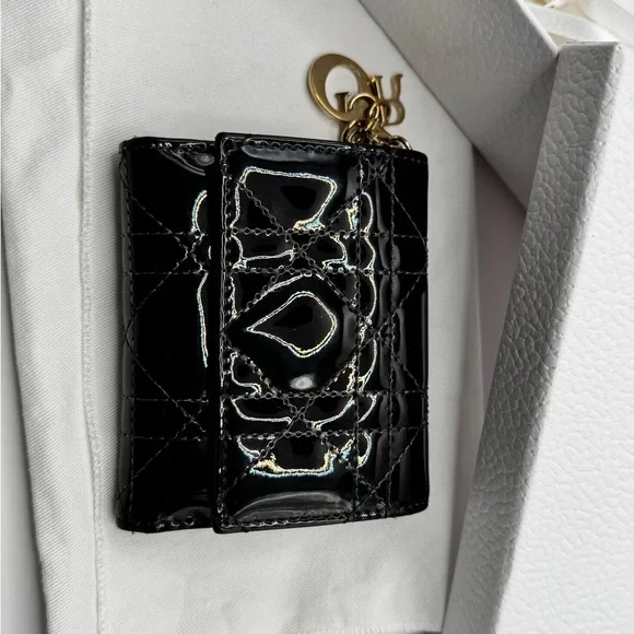 Dior Lady Dior Patent Cannage Compact Wallet - Picture 3 of 10